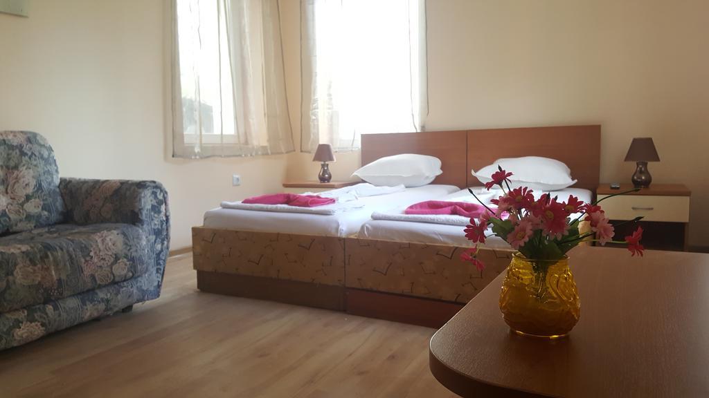 Cathedral Guesthouse Varna Buitenkant foto